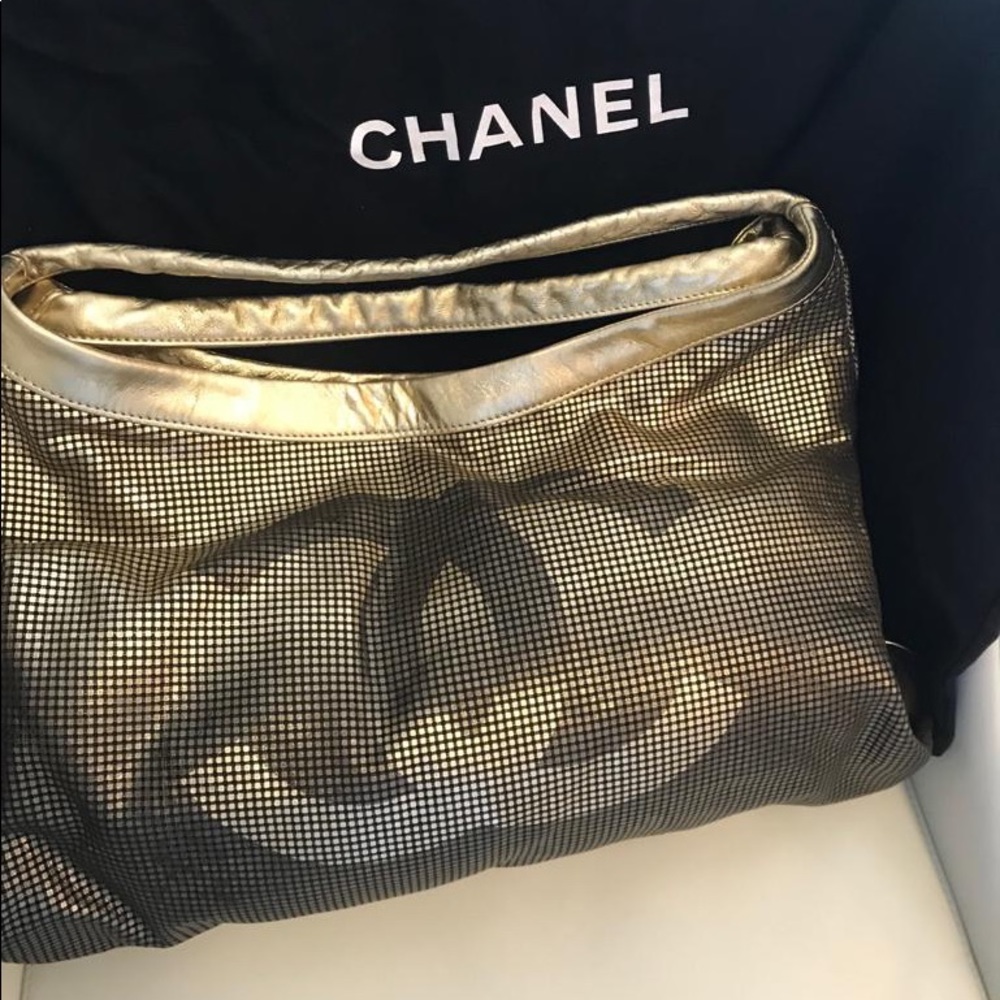 AUTHENTIC Chanel hand bag!